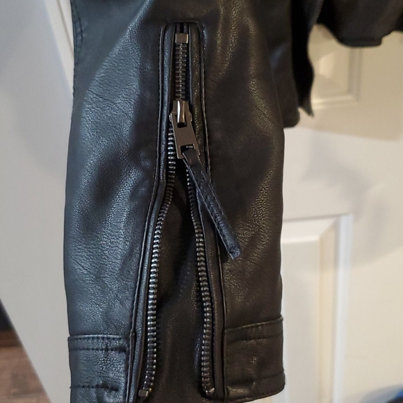 BLACK JACKET - Picture 5 of 12